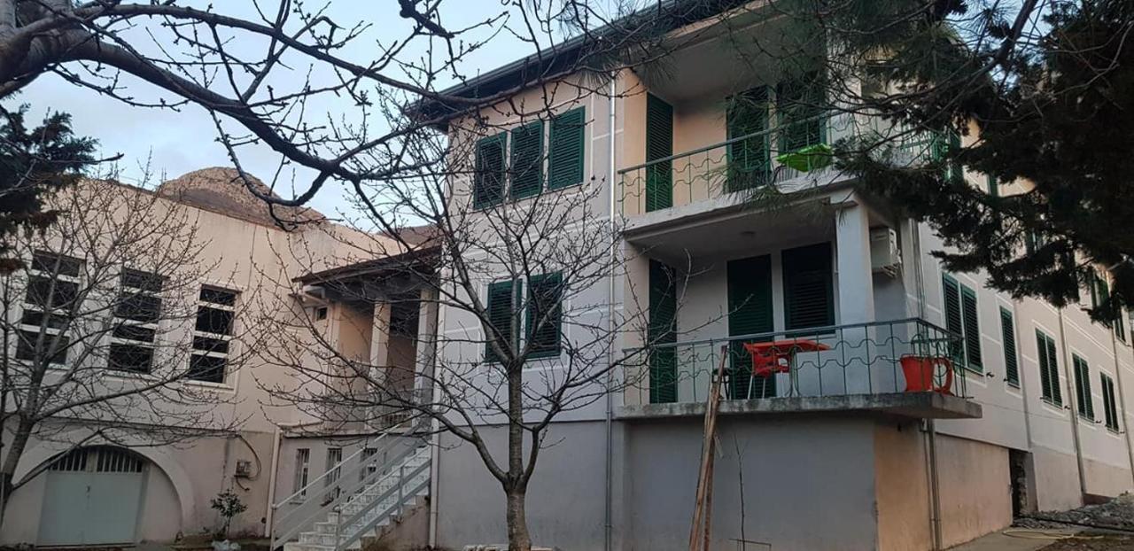 Agroturizem Hotel Vila Franceze Koman Eksteriør bilde