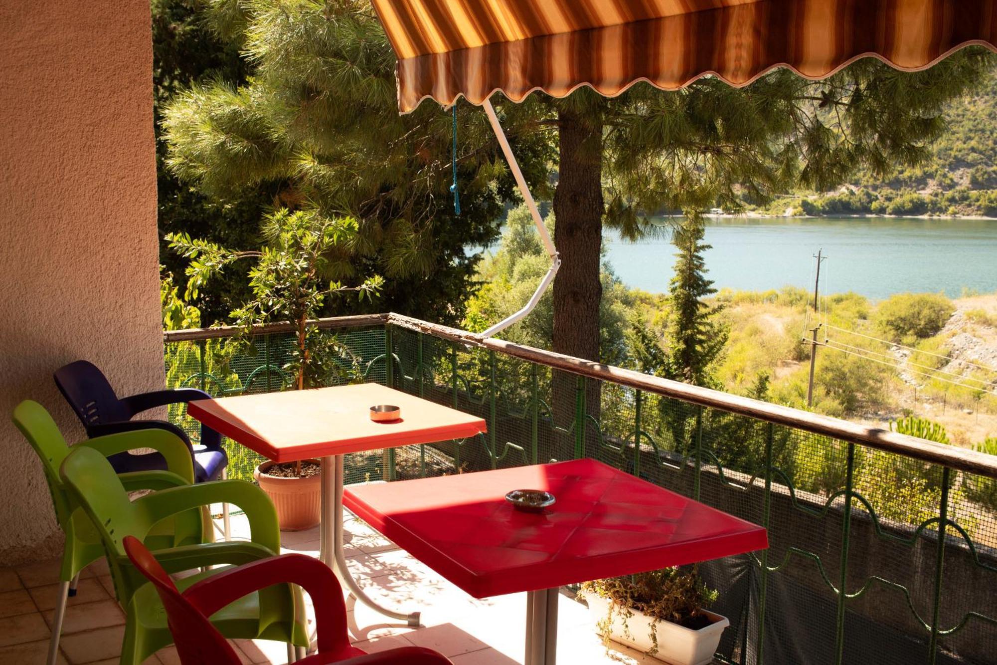 Agroturizem Hotel Vila Franceze Koman Eksteriør bilde
